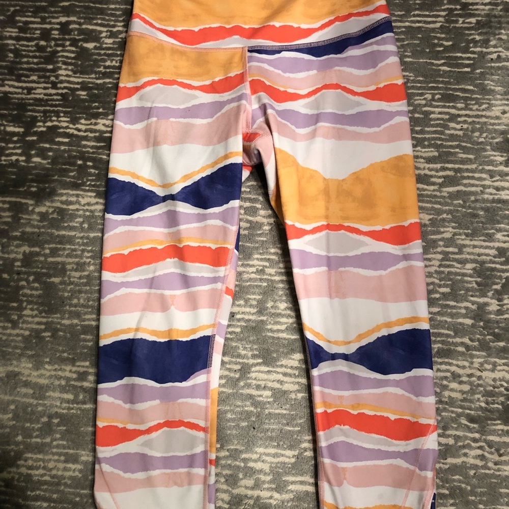 Lululemon multi color Capri size 8